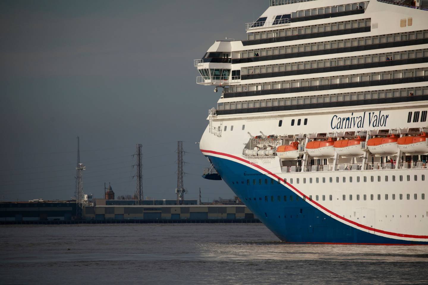 El crucero Carnival Valor zarpa del Puerto de Nueva Orleans, Luisiana, en marzo.