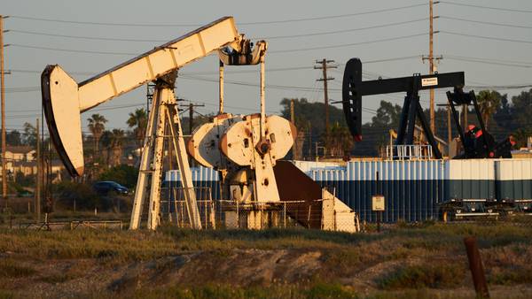 Petróleo cae mientras bloqueos de China contrarrestan el riesgo de producción rusadfd