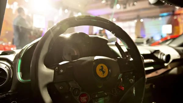 Ferrari planea ampliar planta para fabricar vehículos híbridos y eléctricosdfd