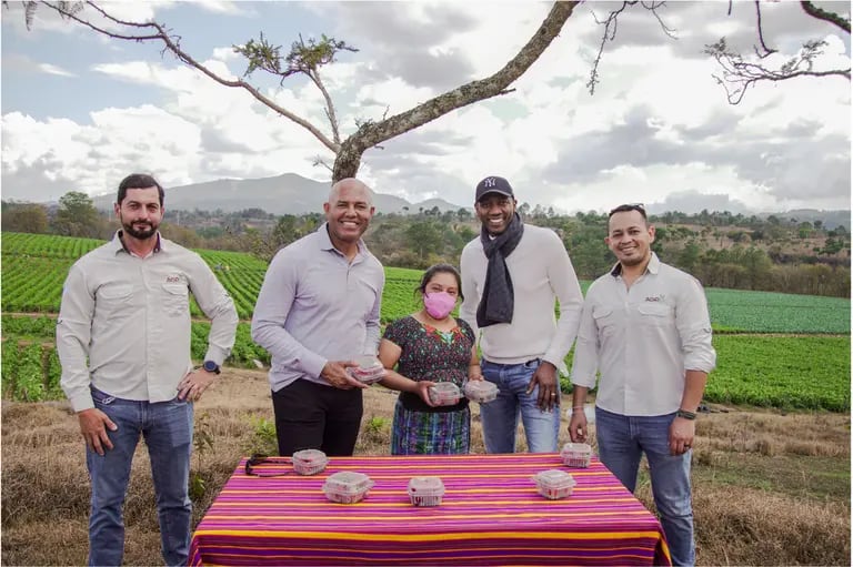 San Juan Sacatepéquez was one of the places visited by Mariano Rivera, a well-known former baseball player, with the Carlos F. Novella Foundation and Cementos Progreso.dfd