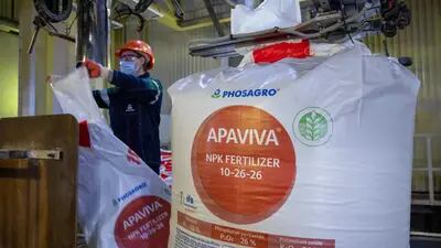 A worker operates a machine to fill sacks of Apaviva NPK(S) phosphate fertilizer at the PhosAgro-Cherepovets fertilizer plant, operated by PhosAgro PJSC, in Cherepovets, Russia, on Thursday, Dec. 2, 2021. Russia plans to impose a six-month quota on some fertilizer exports to safeguard local supplies and limit costs for farmers after the energy crisis sent nitrogen nutrient prices soaring. Photographer: Andrey Rudakov/Bloomberg