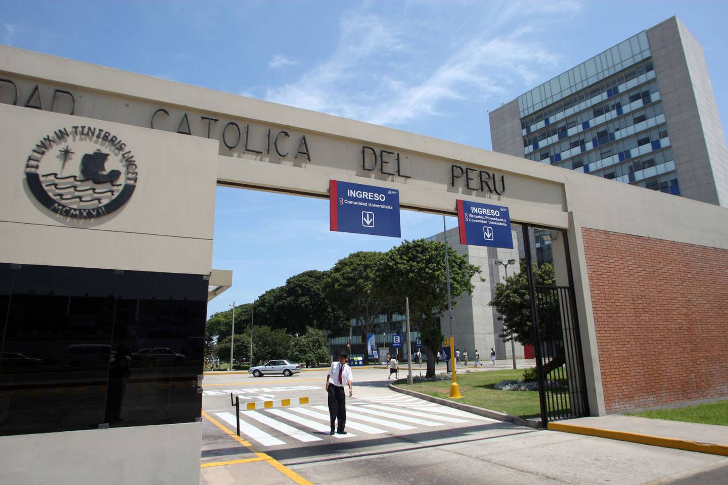 Perú sanciona a universidad PUCP por cobrar moras superiores a las permitidas.