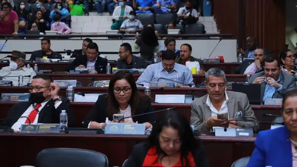 Diputados hondureños aún no aprueban presupuesto 2023 y pelean por “bono navideño”dfd