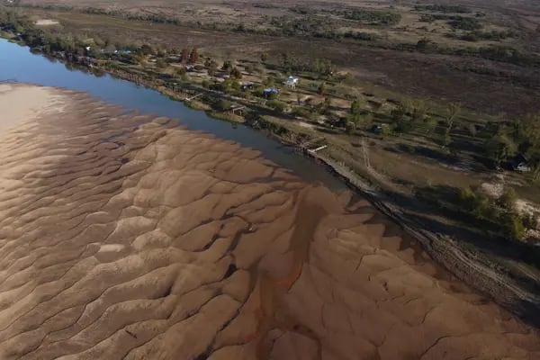 A seca no Rio Paraná expôs a falta de planejamento logístico de longo prazo na Argentina