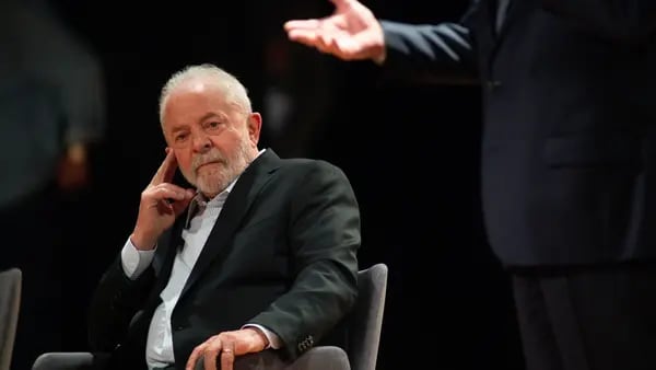 Lula’s Team to Evaluate a More Conservative Spending Plan for Brazildfd