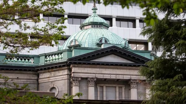 Japão encerra política de juro negativo e eleva taxa pela primeira vez em 17 anosdfd