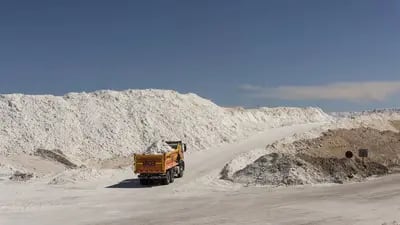 Un camión de cloruro de potasio Albemarle Corp. en la mina de litio en Calama, Antofagasta region, Chile.