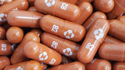 Merck assina acordo para ampliar acesso à pílula contra Coviddfd
