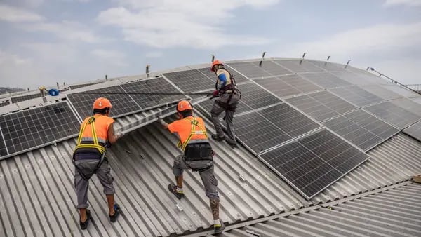 Empleos en energía renovable: ¿qué áreas generan más trabajos en el mundo y dónde?dfd