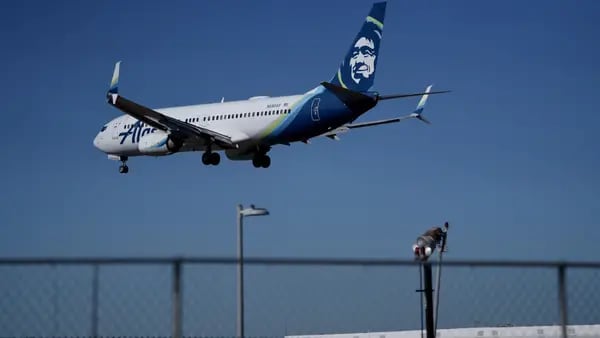 FAA ordena inmovilización temporal de algunos 737 Max tras incidente de Alaska Airlinesdfd