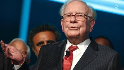 Investidor aguarda visão de Warren Buffett sobre nova realidade de mercadodfd