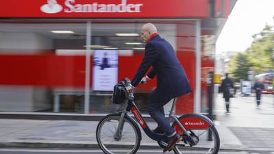 Santander observa oportunidad de crecer en México tras no poder comprar Banamexdfd