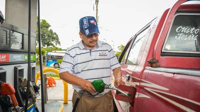 El Salvador congela el precio de los combustibles hasta final de 2022dfd
