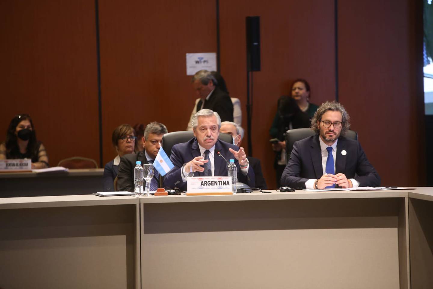 Alberto Fernández expone en la cumbre del Mercosur.